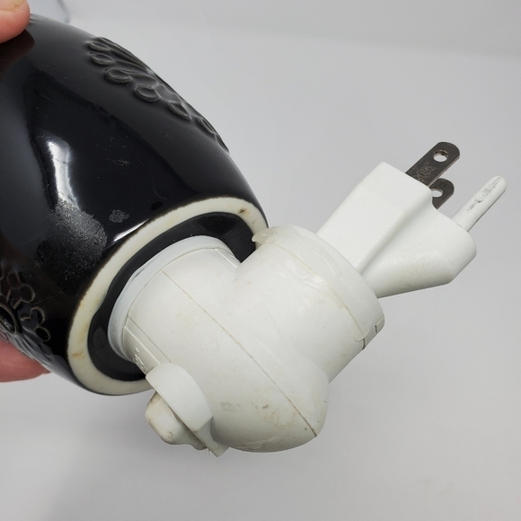 SCENTSY MINI PLUG IN WARMER BLACK SHASTA DAISY RETIRED - Picture 9 of 13